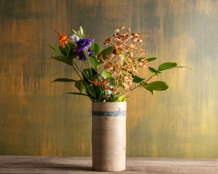 handmade ceramic vase Sandy Beige flowers